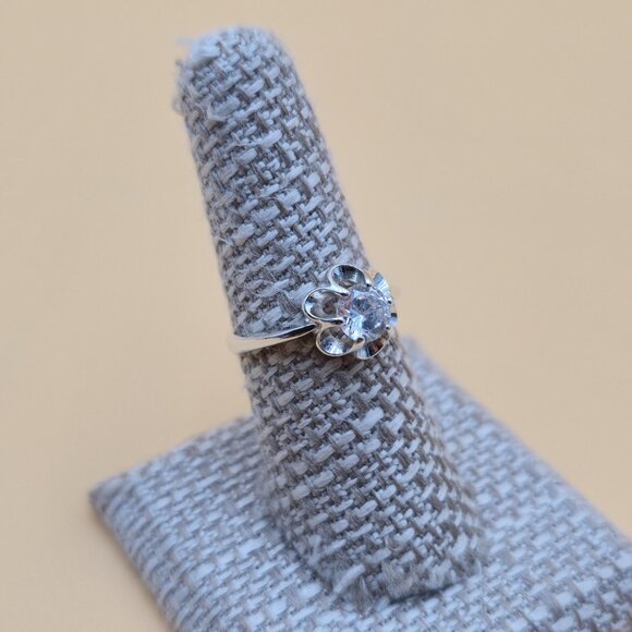 Size 7.25 Sterling Silver Stunning Avon Cubic Zirconia Gem Ring A4545 - Picture 3 of 10